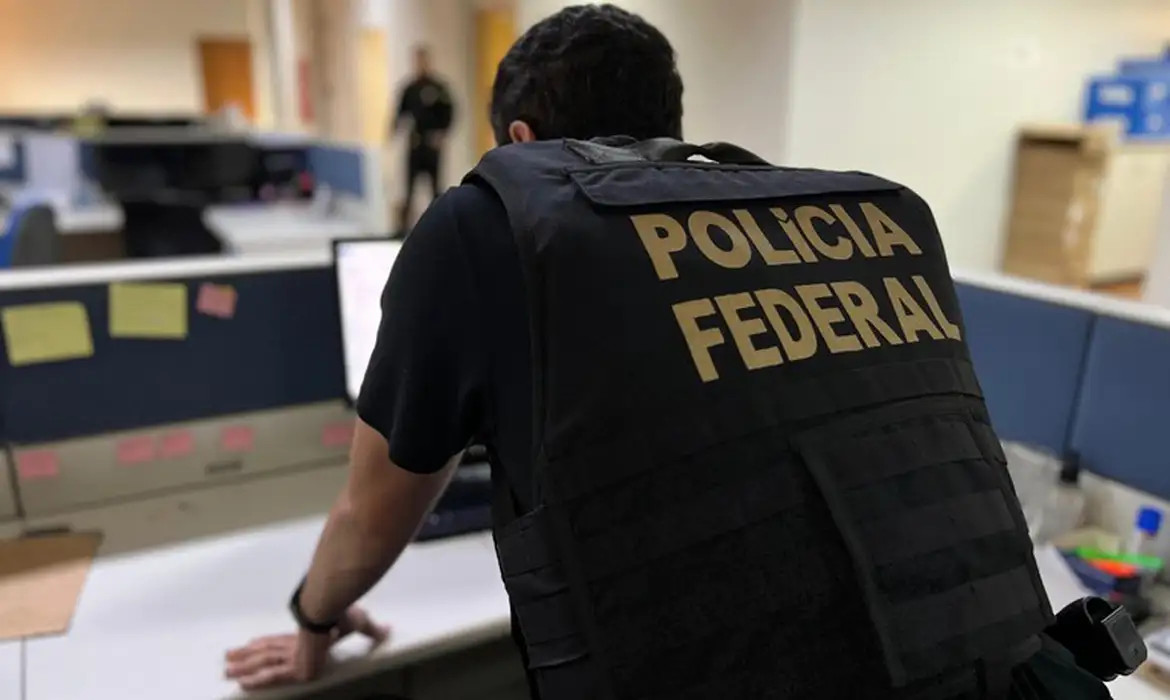 Polícia Federal faz operação em SP contra fraudes na Caixa