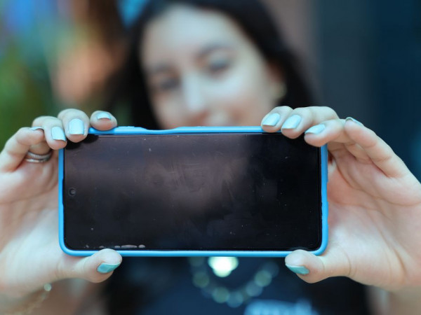 Espanha vai proibir acesso &agrave;s redes sociais para menores de 16 anos