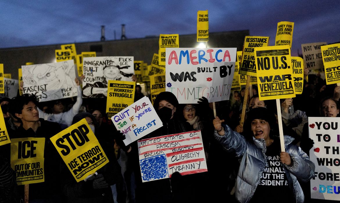 Desordem mundial de Trump: ONG alerta para autoritarismo em 100 países