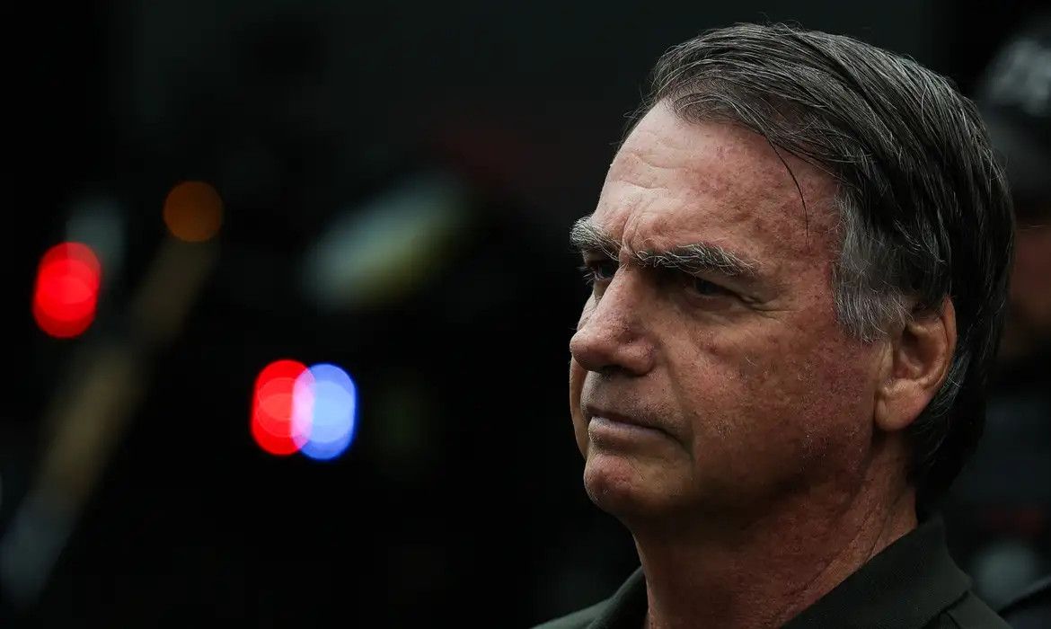 Bolsonaro não precisa ir para hospital, mas de melhor cuidado, diz PF