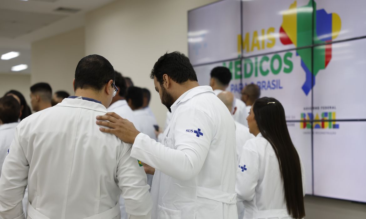 Faculdades de medicina têm até sexta para aderir ao Bolsa Permanência 