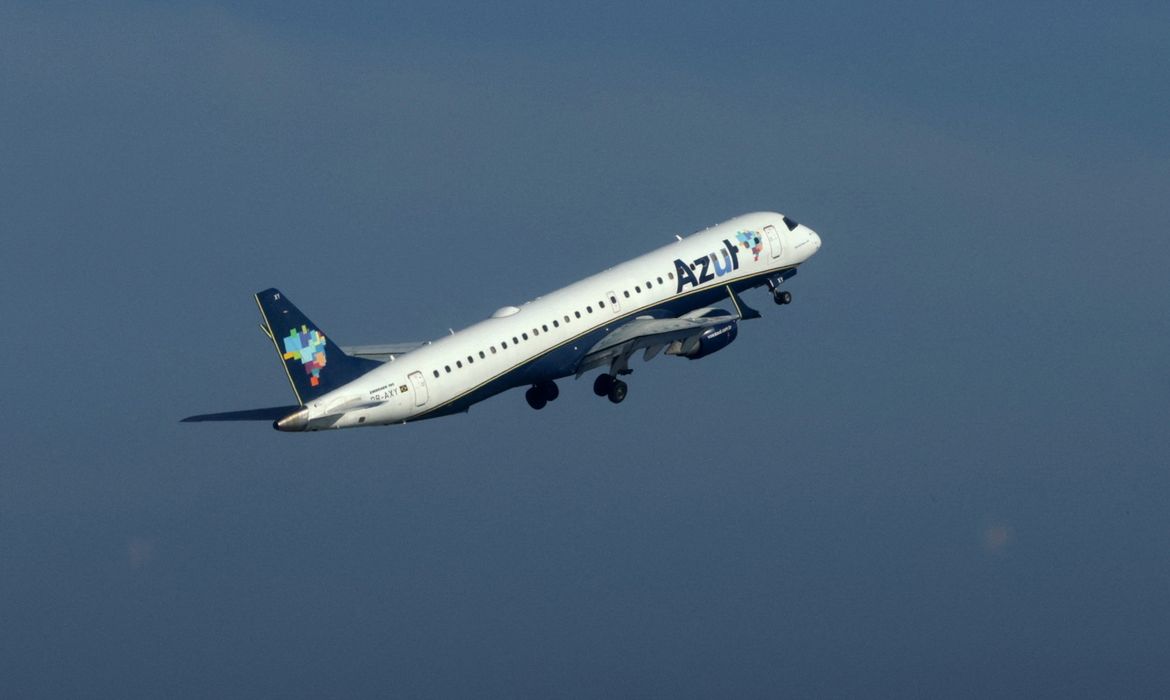 Cade aprova aumento da participação da United na Azul