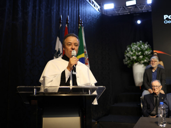 Luciano Bendlin &eacute; empossado reitor da Universidade do Contestado