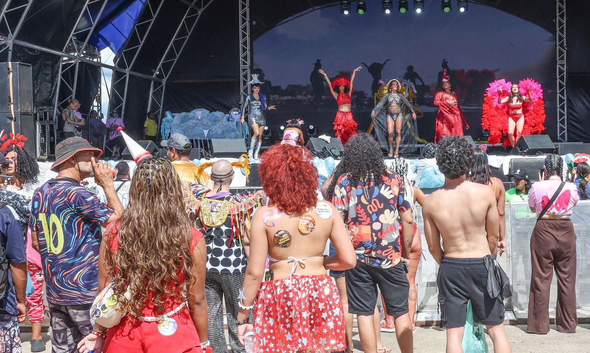 Bloco do Amor faz carnaval respeitoso e livre de preconceitos no DF