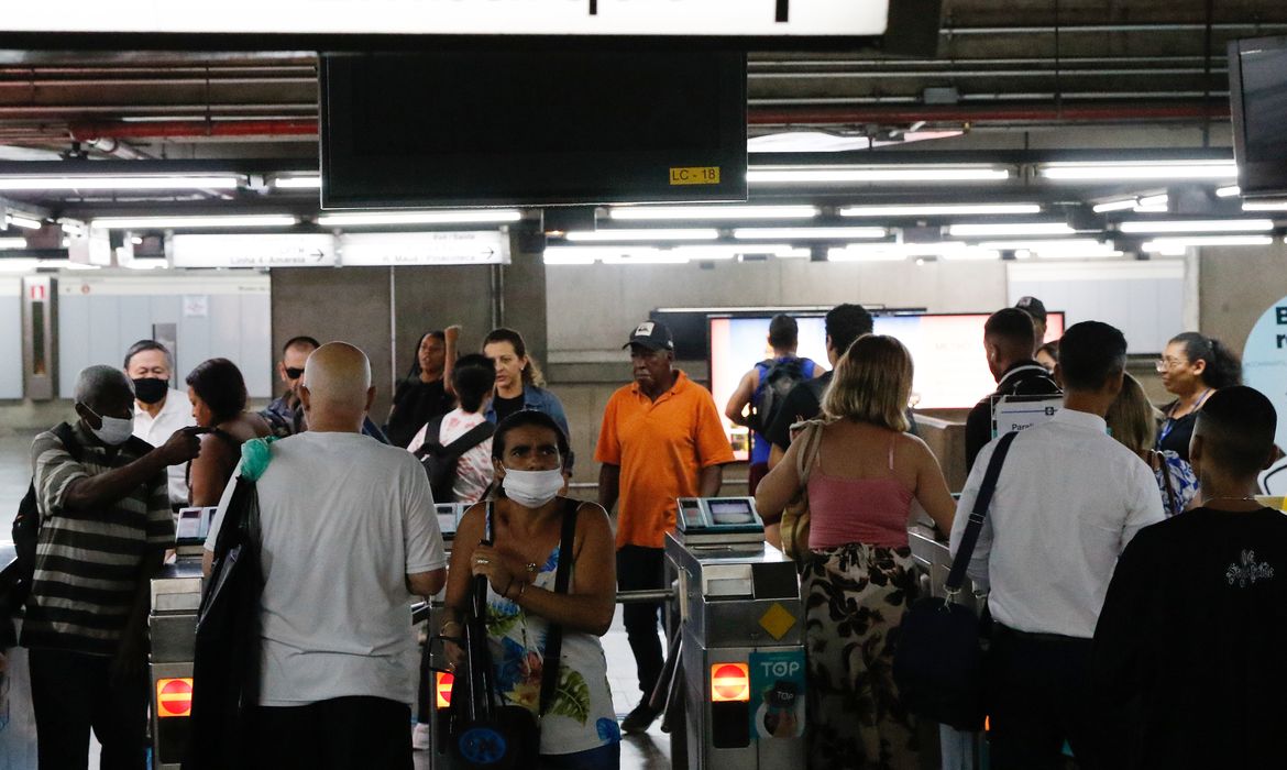 Metrô de SP funcionará ininterruptamente de sábado para domingo
