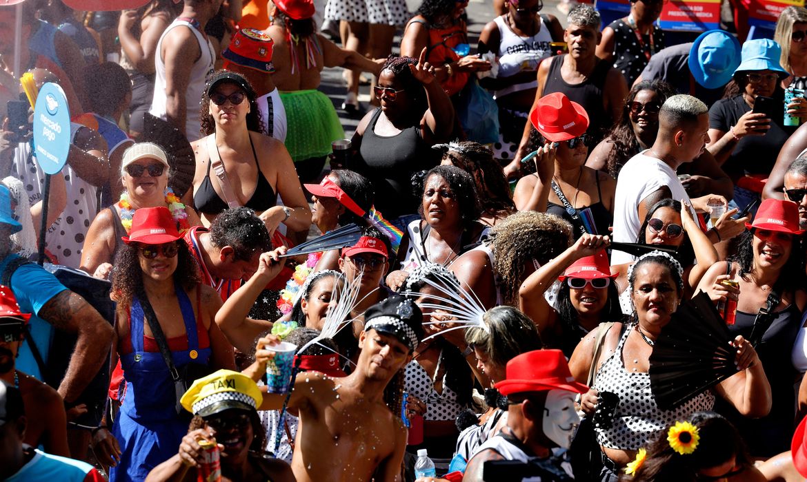 Carnaval 2026: veja programação de blocos no Rio neste sábado (14)