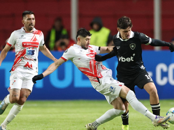 Botafogo sente altitude e perde para o Nacional Potos&iacute;