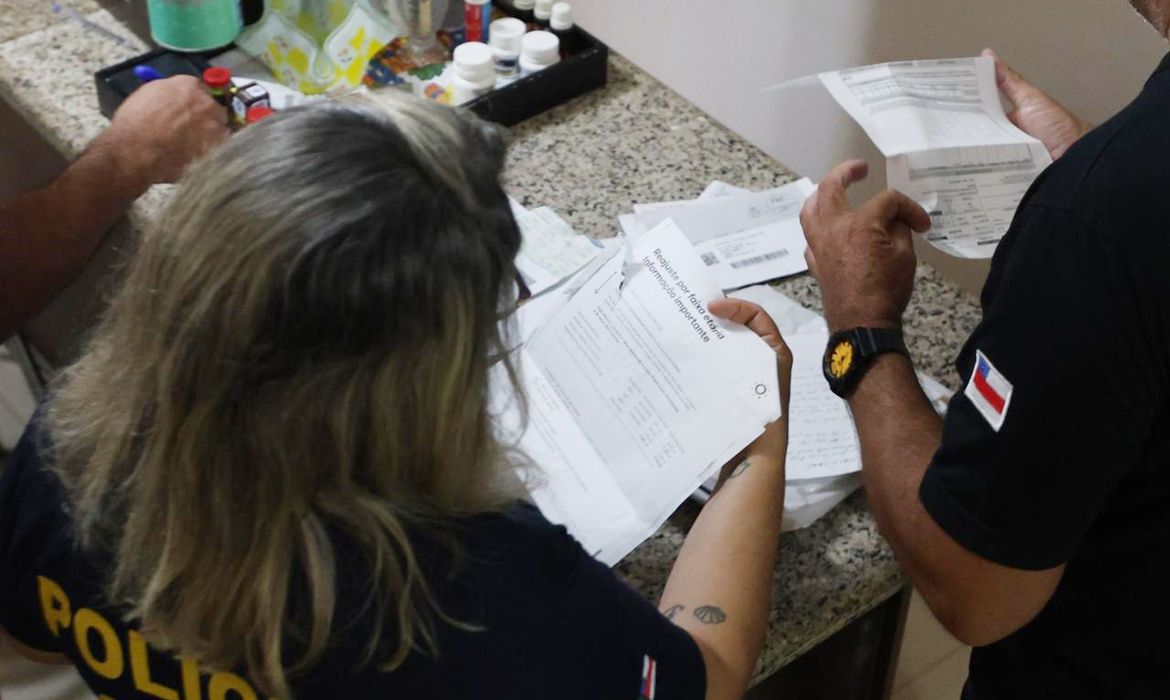 AM: Polícia detém agentes públicos suspeitos de colaborar com facção