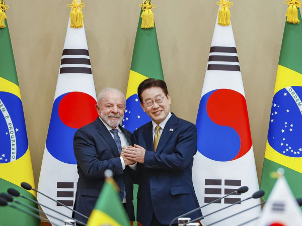 Lula diz que vale "qualquer sacrif&iacute;cio" para prender magnatas do crime