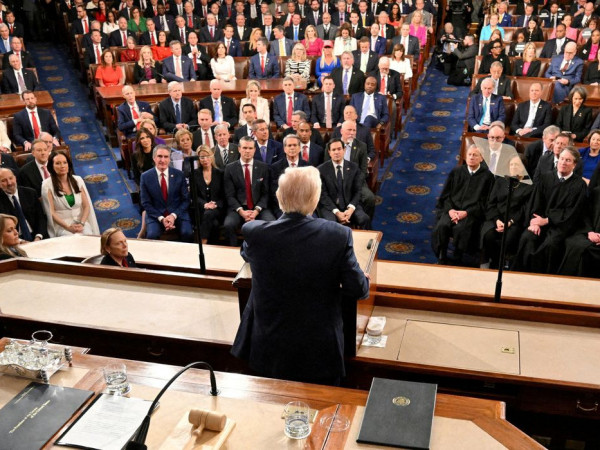 Trump proclama "era de ouro" em discurso sobre estado da Uni&atilde;o