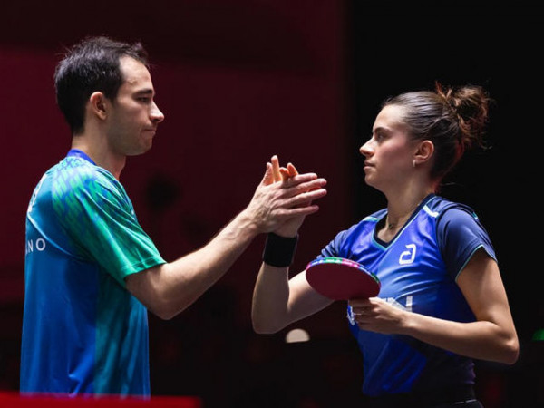 Calderano e Bruna Takahashi v&atilde;o &agrave; semi de duplas do Smash de Singapura