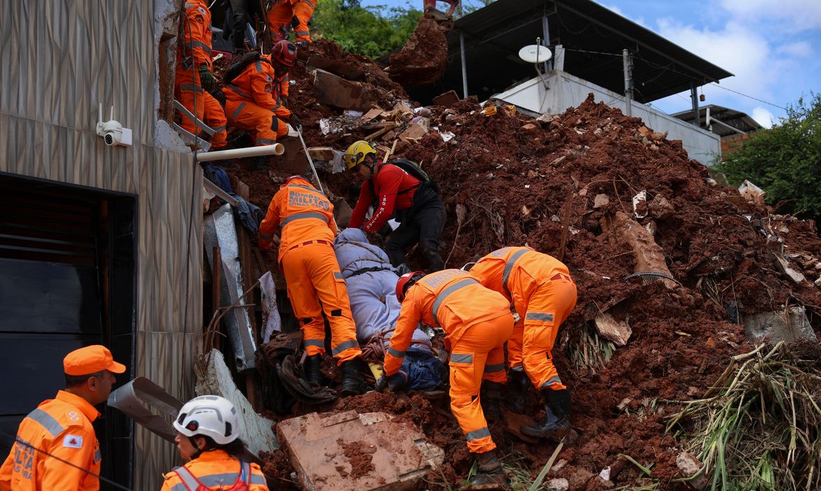 Chuvas em MG já deixaram 47 mortos e 20 desaparecidos