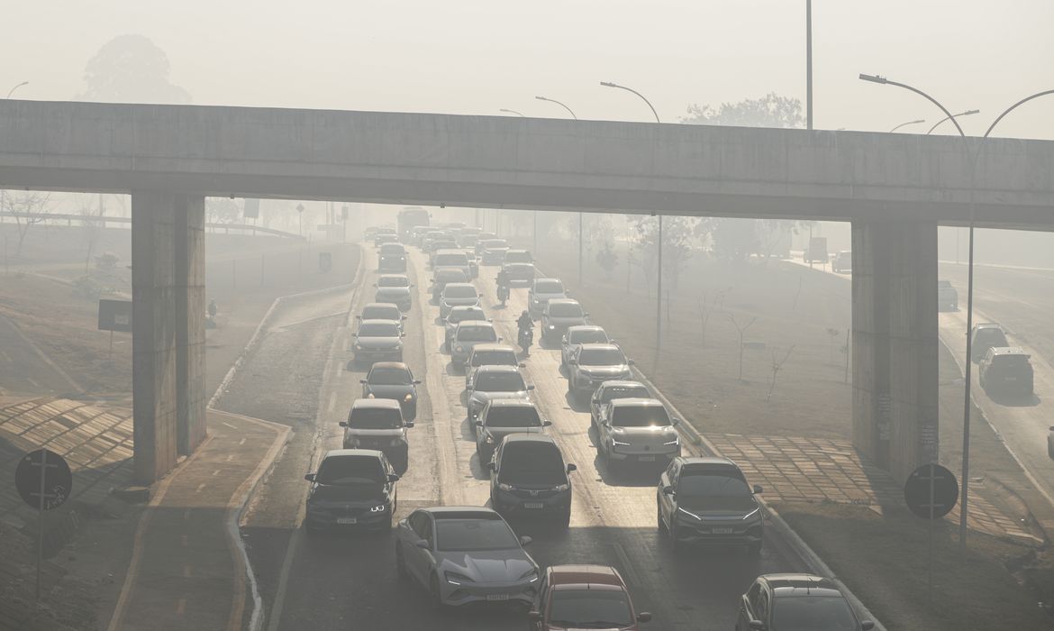 Concentração de poluentes no ar ultrapassa limites em todo o país