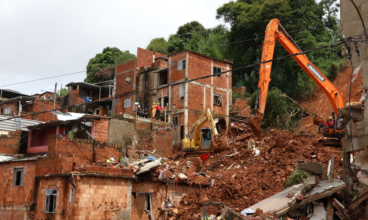 MG: Número de mortes sobe para 65; quatro pessoas seguem desaparecidas