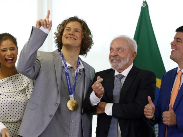 Lula recebe Lucas Pinheiro, medalha de ouro nos Jogos de Inverno