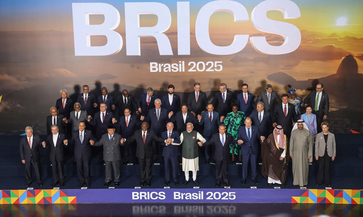 Brasil deve adotar cautela entre EUA e Irã, parceiro do Brics