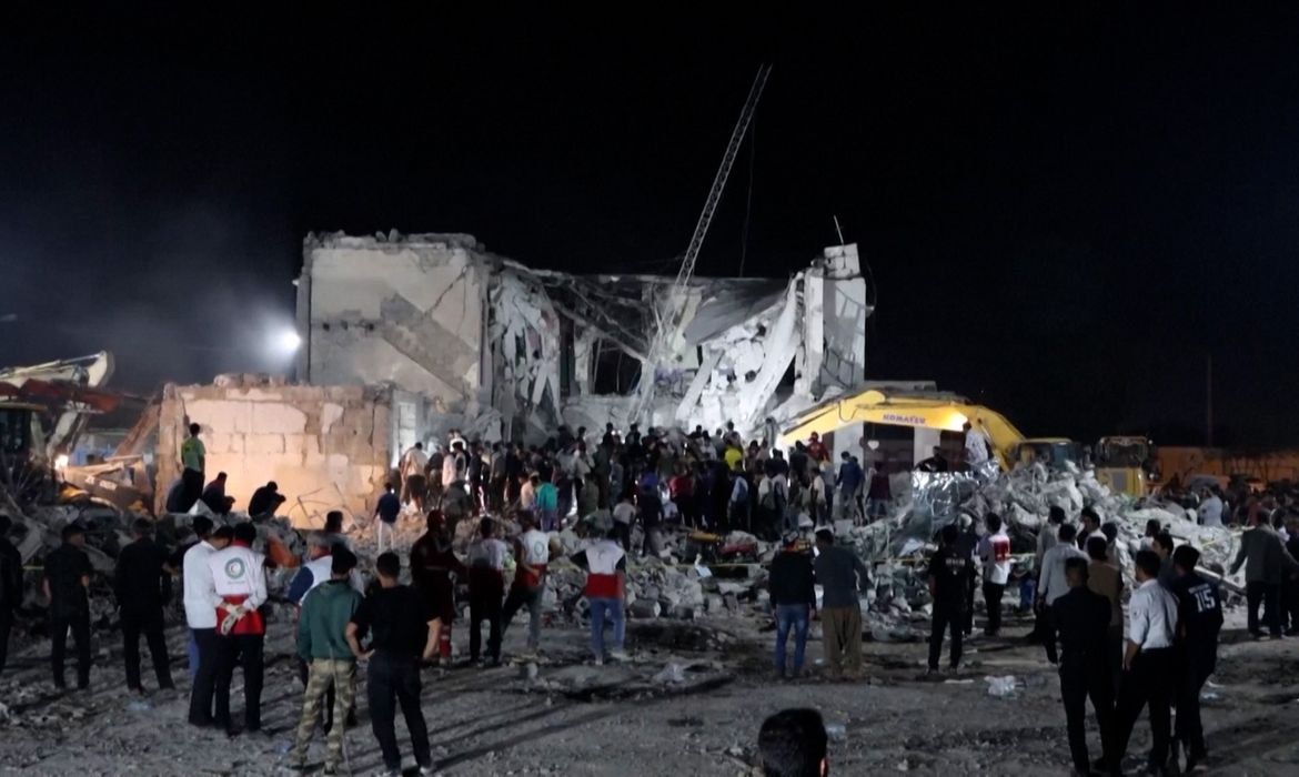 Irã eleva para 153 as estudantes mortas em ataque a escola