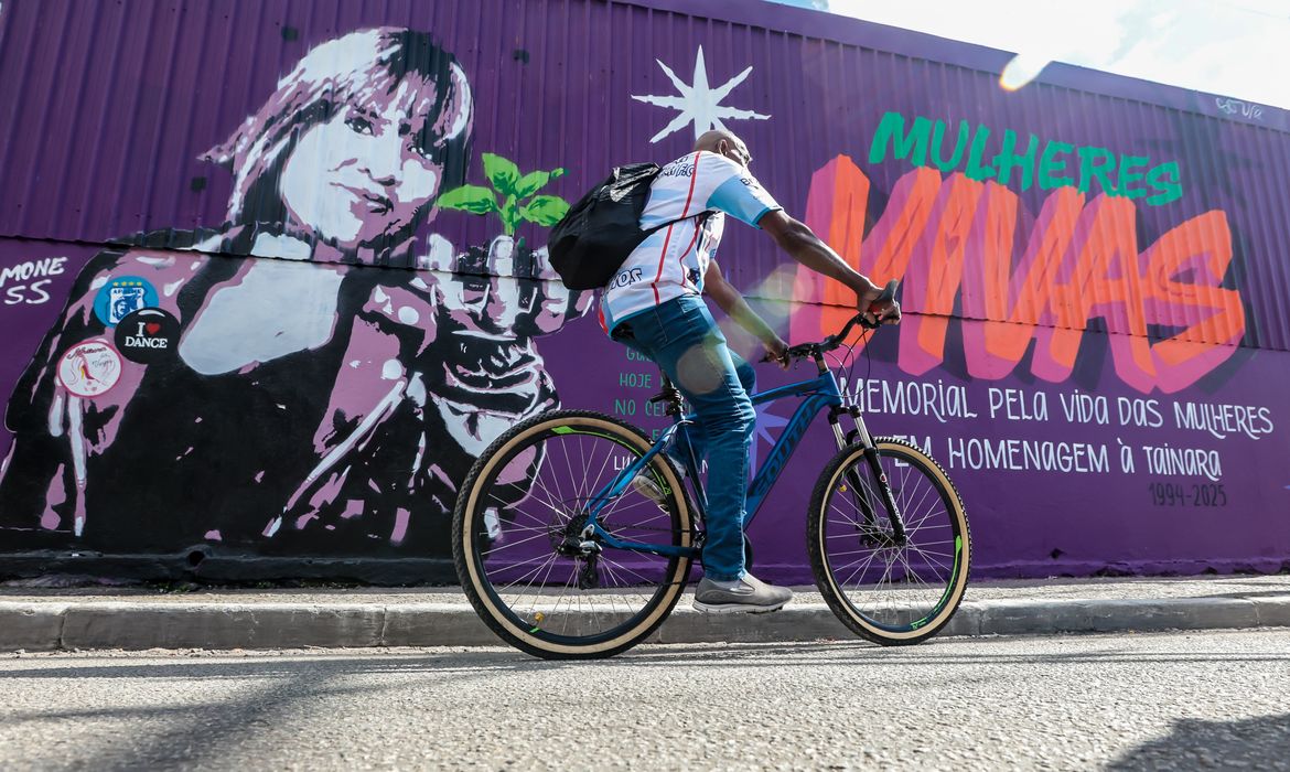 Ato contra feminicídio inaugura mural em homenagem a Tainara em SP