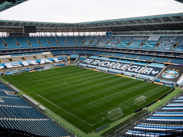 Gr&ecirc;mio faz 3 a 0 no Inter e est&aacute; com uma m&atilde;o na ta&ccedil;a do Gauch&atilde;o
