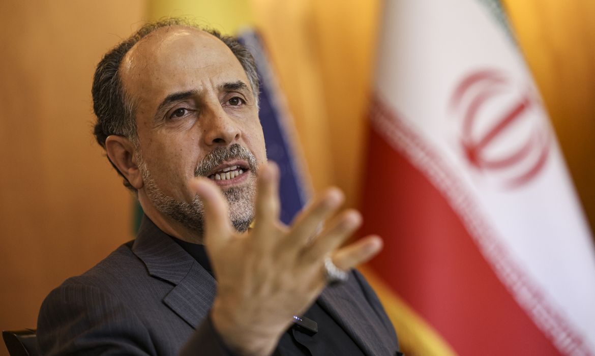 Embaixador do Irã: EUA evitam acordo e Trump se acha rei do mundo"