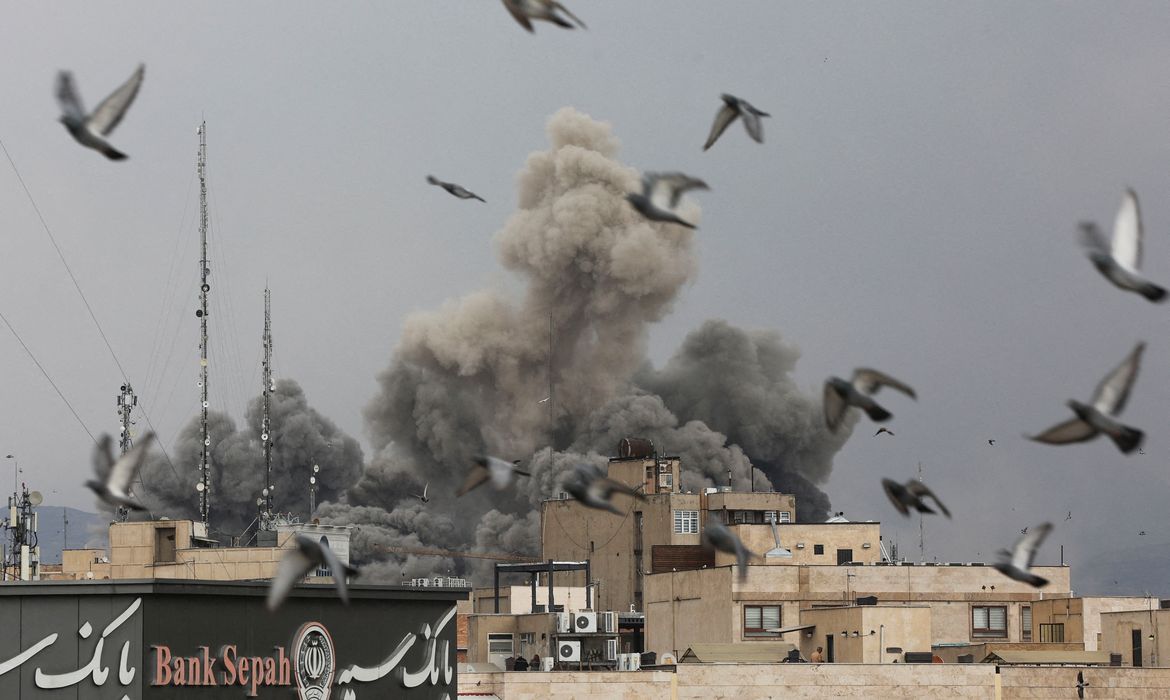 Irã resiste a ataques e desafia Estados Unidos em nova fase da guerra