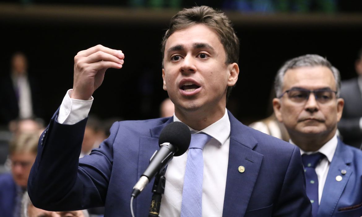 Nikolas Ferreira viajou em jato de Vorcaro na campanha de 2022 