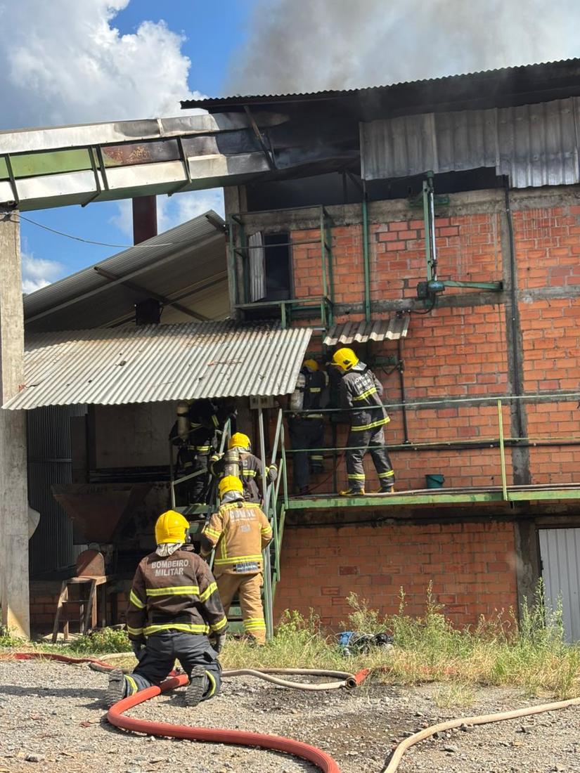 Inc&ecirc;ndio foi controlado em aproximadamente 30 minutos e n&atilde;o atingiu outras estruturas