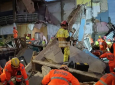 Bombeiros resgatam &uacute;ltima v&iacute;tima de escombros de lar de idosos em MG
