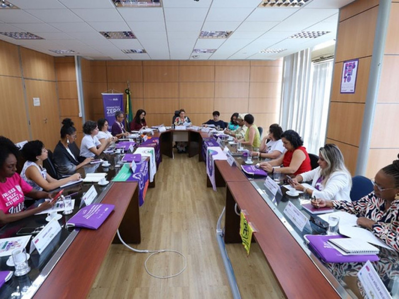 Movimento feminista protesta contra escala 6x1 e viol&ecirc;ncia global