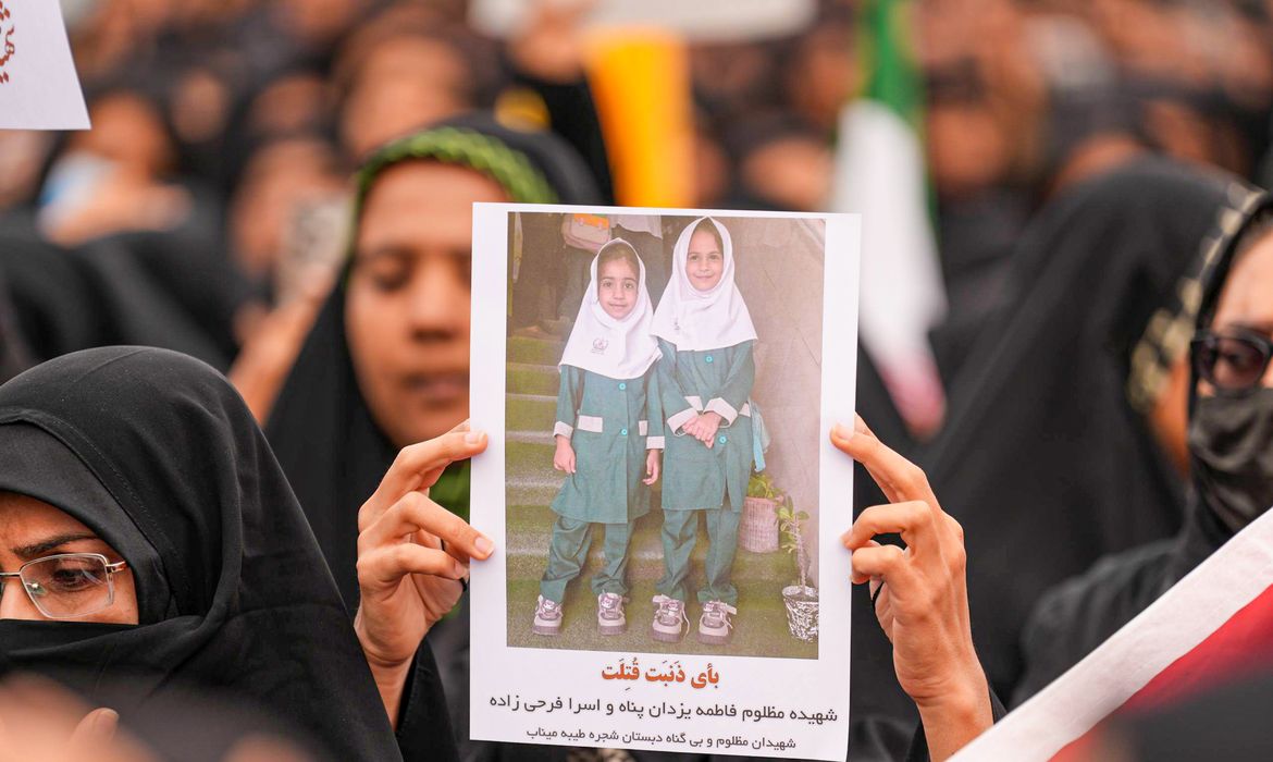 Ataque a escola de meninas no Irã expõe horrores da guerra 