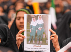 Ataque a escola de meninas no Ir&atilde; exp&otilde;e horrores da guerra 