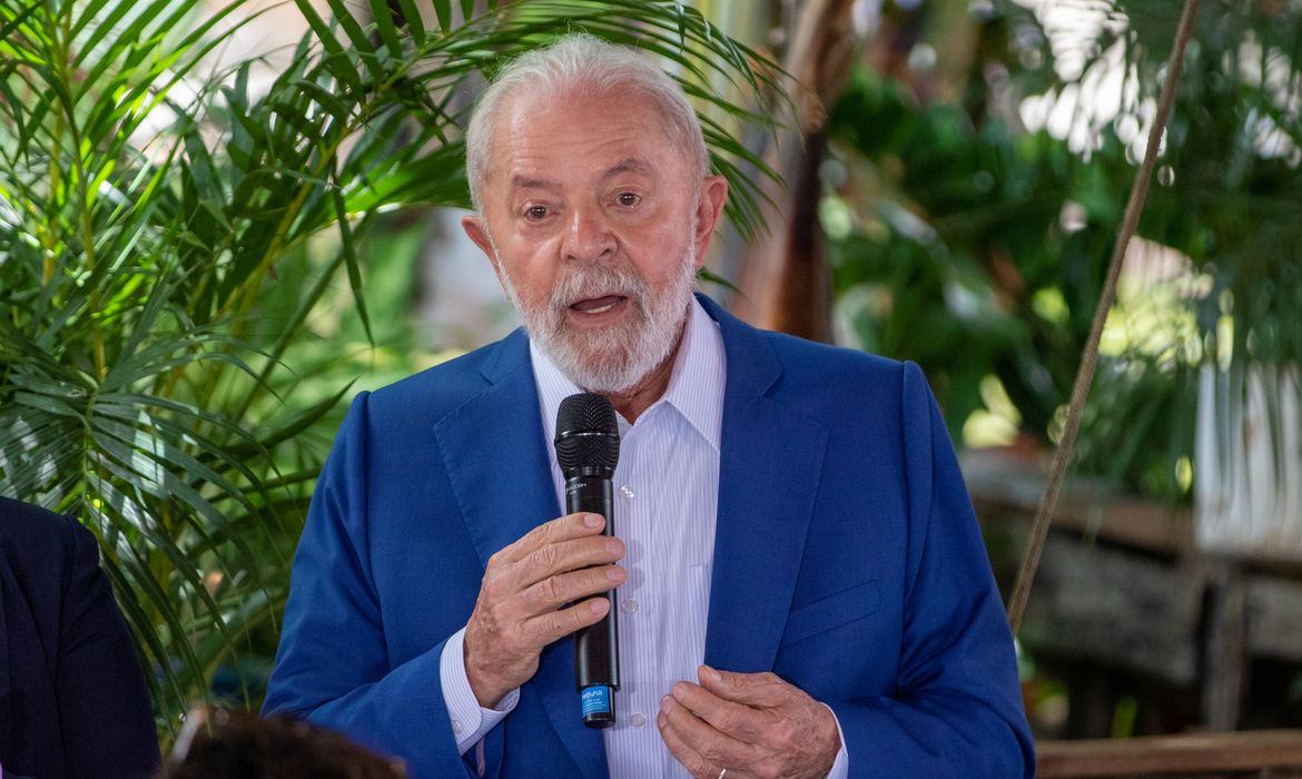 Não podemos nos conformar com homens matando mulheres, diz Lula