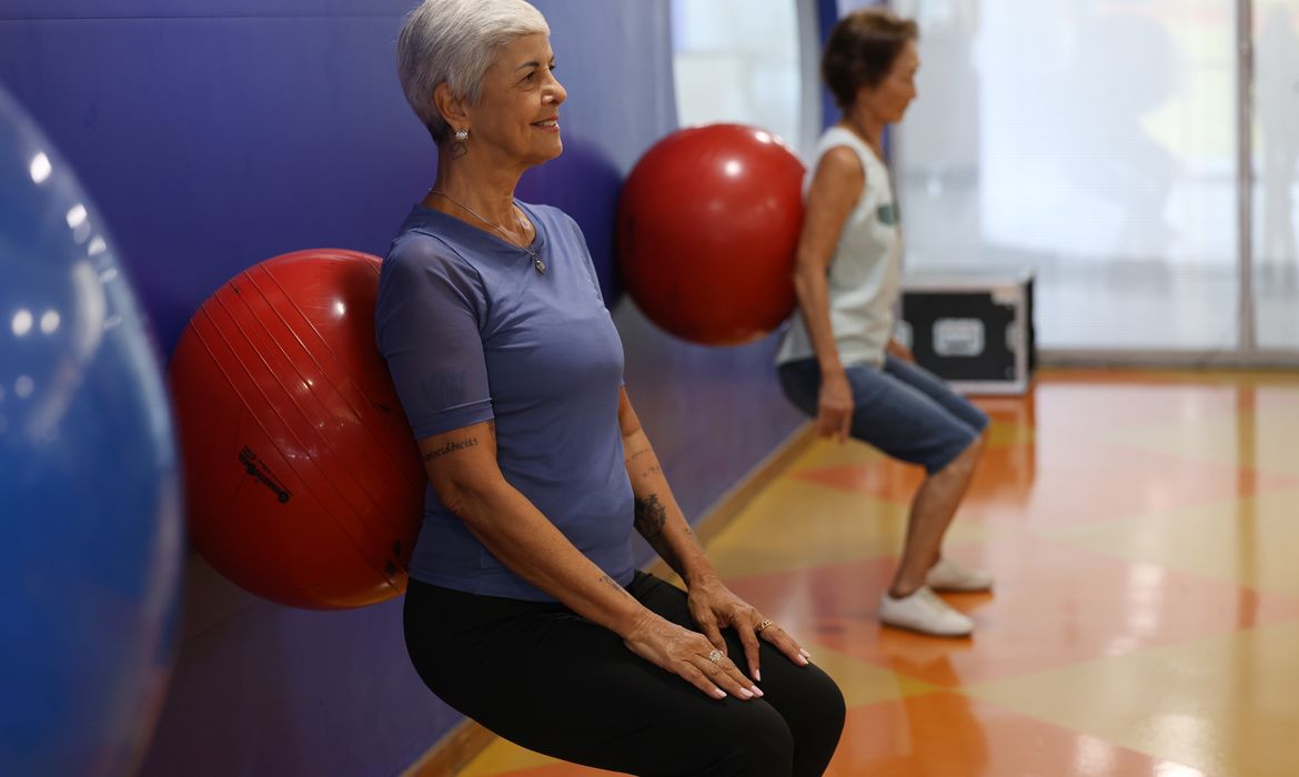 Exercícios físicos contribuem para envelhecimento saudável 