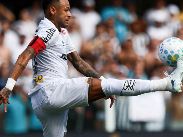 Neymar passa em branco na v&eacute;spera de &uacute;ltima convoca&ccedil;&atilde;o antes da Copa