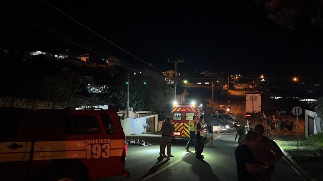 Acidente aconteceu na noite de sábado na Rua Capitão João Bley, no bairro Vila Ivete