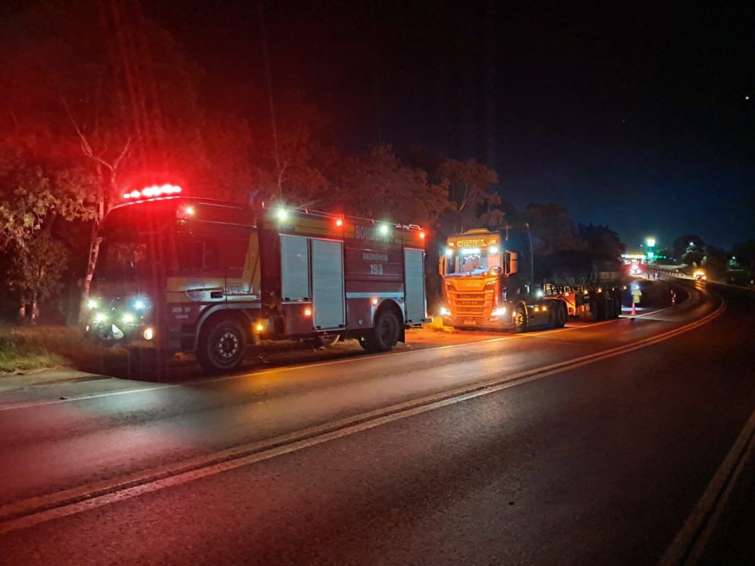 Homem de 38 anos foi socorrido pelos bombeiros e encaminhado ao hospital com suspeita de fraturas e hemorragia interna