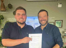 Vereador Ivan Krauss(Progressistas), ao lado de Ricardo, assessor do deputado Altair Silva (Progressistas), durante agenda voltada &agrave; conquista de recursos para Canoinhas.