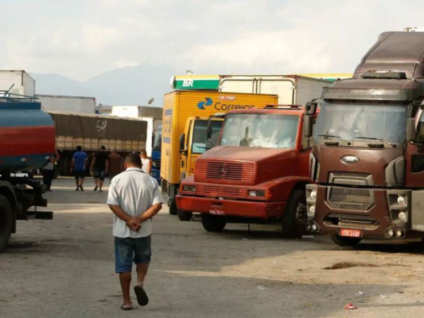A orienta&ccedil;&atilde;o das lideran&ccedil;as &eacute; para que os motoristas n&atilde;o bloqueiem rodovias, mas fiquem parados em casa ou em postos para evitar multas