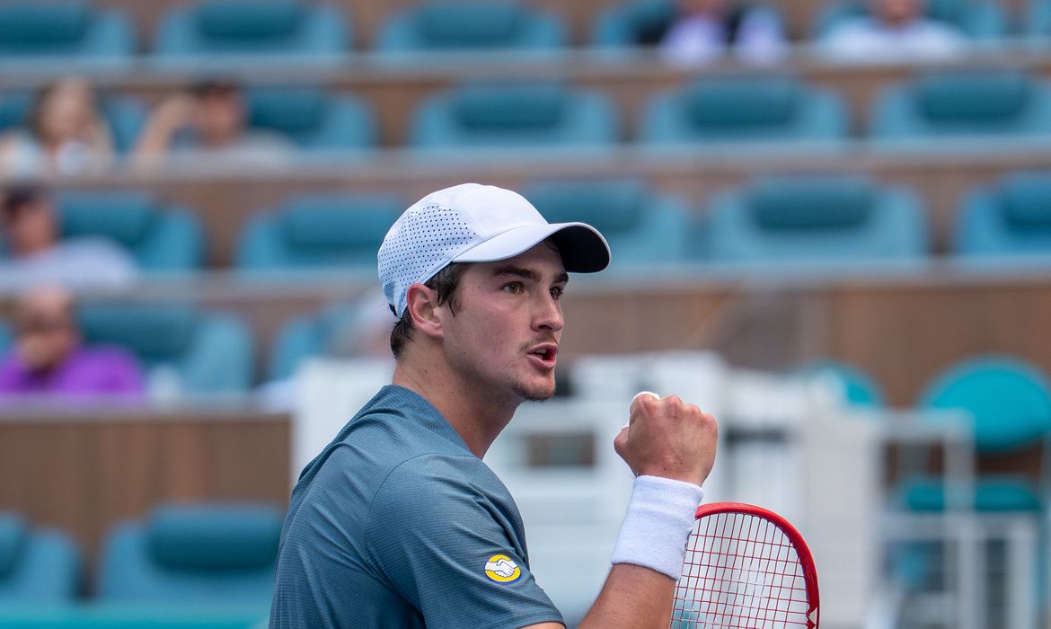 João Fonseca vence estreia em Miami e terá Alcaraz na 2ª rodada 
