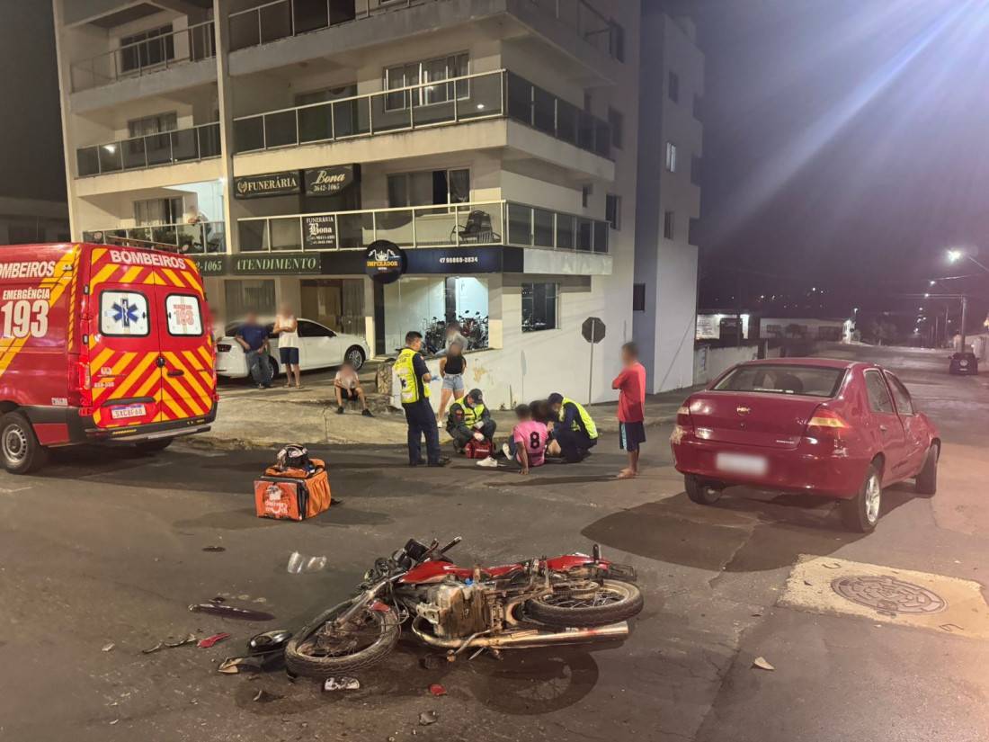 Acidente ocorreu à noite, próximo ao hospital; vítima foi encaminhada para atendimento médico