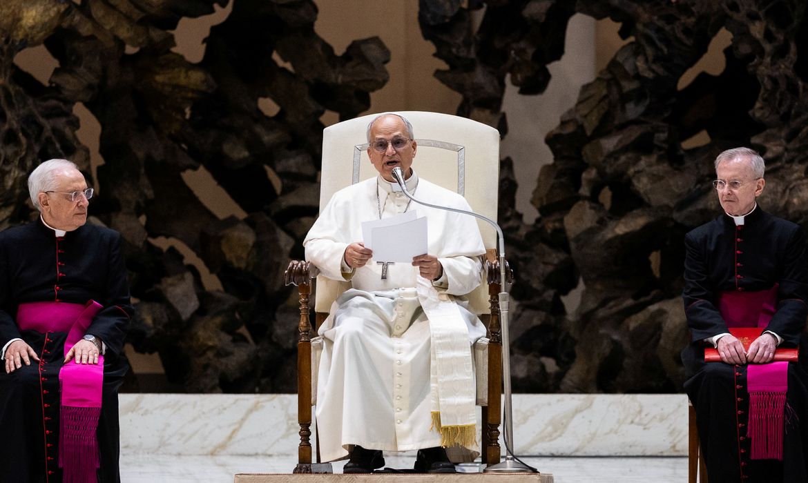 Papa Leão chama guerra no Oriente Médio de "escândalo" para humanidade