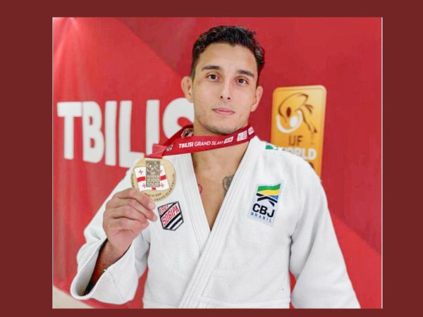 Guilherme Schimidt &eacute; bronze no Grand Slam de Tbilisi