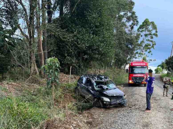Outros ocupantes n&atilde;o se feriram e recusaram atendimento no local