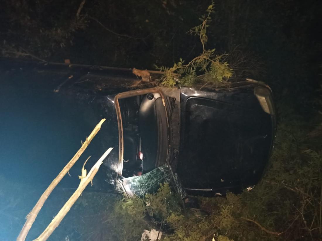 Acidente mobilizou equipes de resgate na noite de domingo