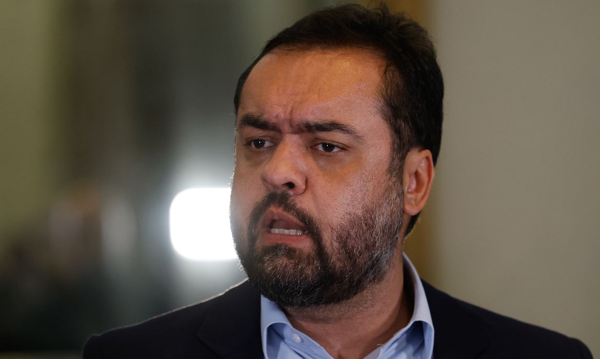 Cláudio Castro diz que sai do governo do Rio "de cabeça erguida"