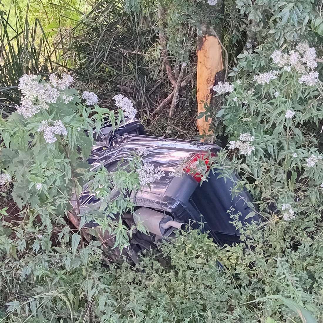 Acidente impressionou pela violência e mobilizou equipes de resgate na tarde de quarta-feira