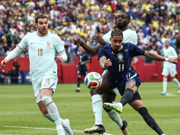 Raphinha e Wesley s&atilde;o cortados da sele&ccedil;&atilde;o brasileira