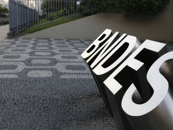 BNDES anuncia R$ 10 bilh&otilde;es para ind&uacute;stria 4.0 e bens de capital verde