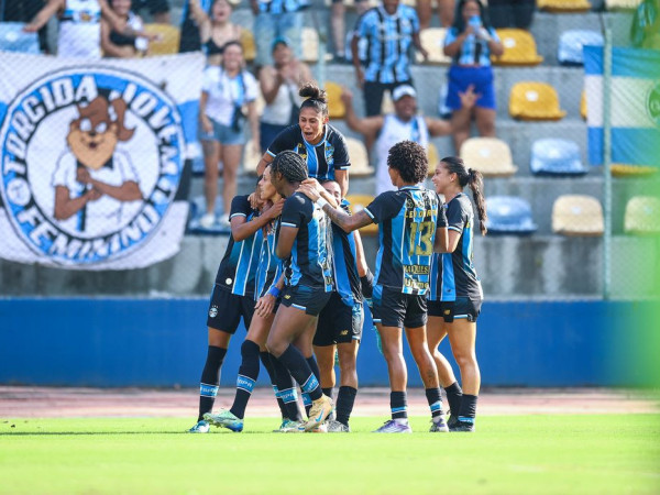 Gr&ecirc;mio supera Internacional por 2 a 1 no Brasileiro Feminino