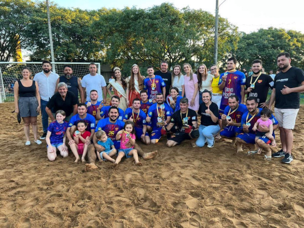 Tr&ecirc;s Barras em Festa: Domingo de Lazer e Esporte com Final Eletrizante na Areia!